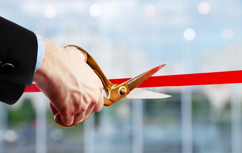 Non-majors cut rates while Big 4 hike